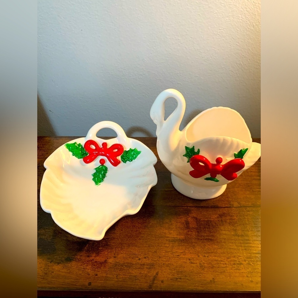 Christmas Goose With Bow And Holly And Tray Set